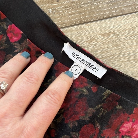 Good American Moody Floral Print One-Shoulder Top - Picture 6 of 11